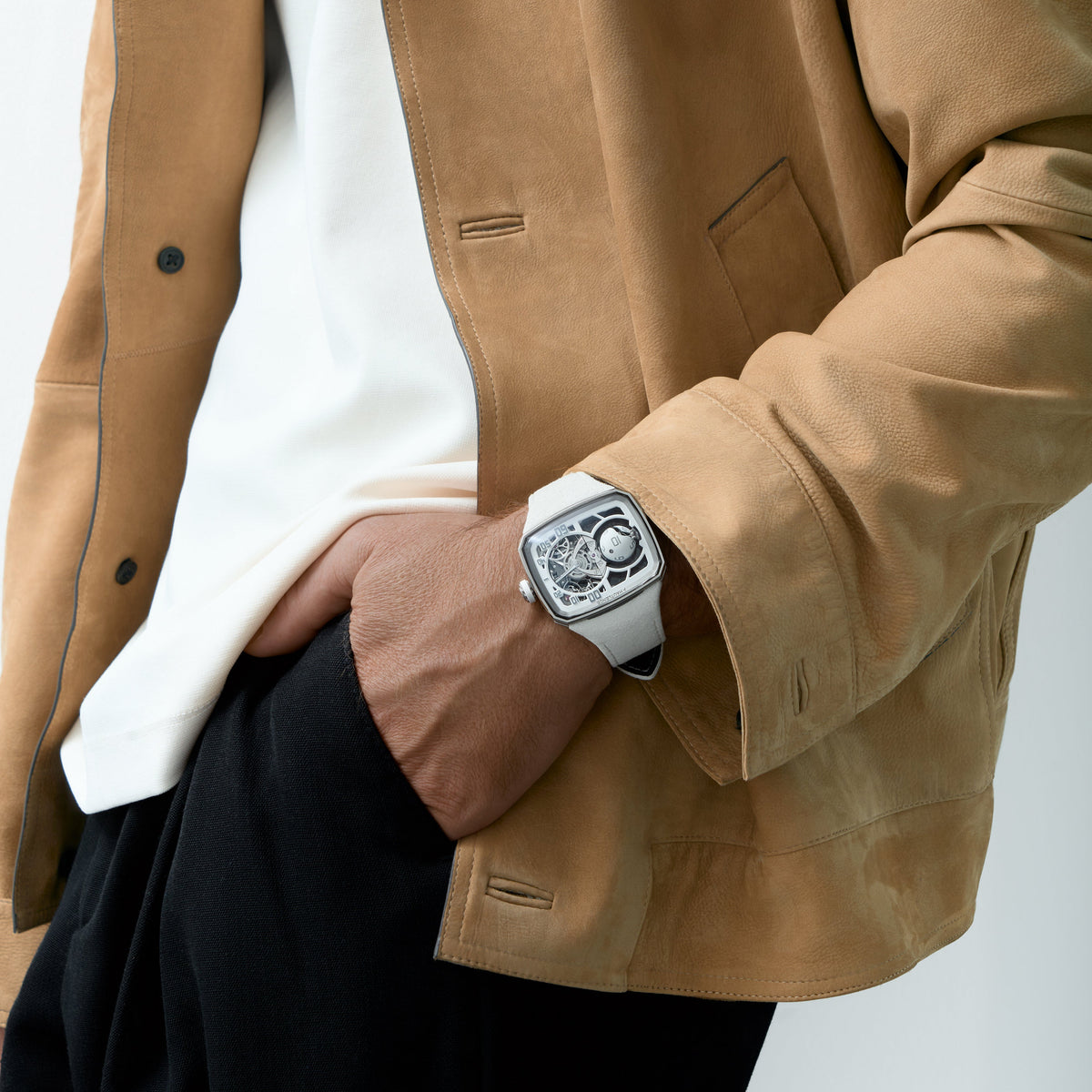 Sphere Series 5 DA82-TI02. The Sphere Series 5 is supplied on a white suede strap.